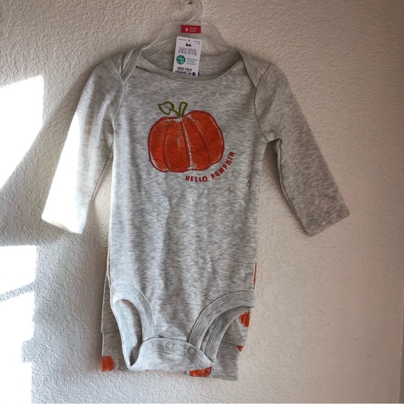 NWT Carter’s Just one You Long sleeve Romper With snap Button Closure 2 pieces - Picture 2 of 8